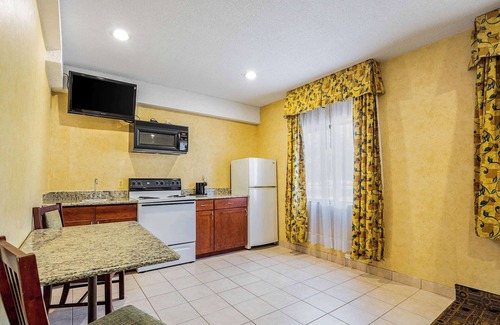 Coldwater Hotel | Quality Inn & Suites Coldwater near I-69