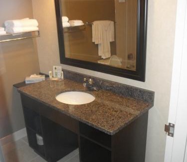 Escanaba Hotel | Quality Inn & Suites Escanaba North