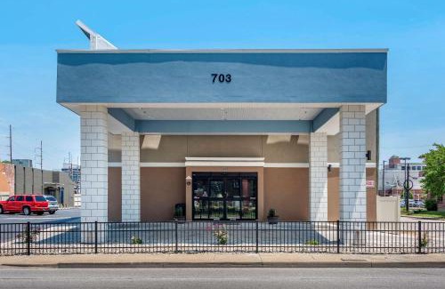 Evansville Hotel | Quality Inn & Suites Evansville Downtown