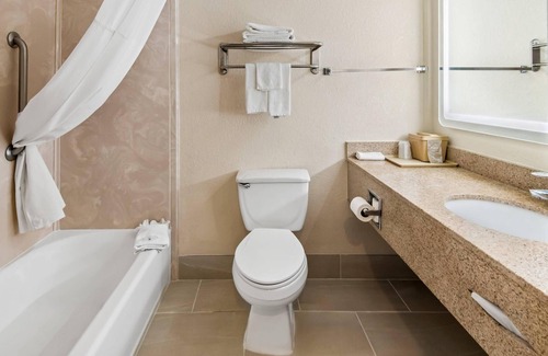 Granbury Hotel | Quality Inn & Suites - Granbury