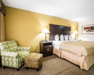 Greensboro Hotel | Quality Inn & Suites - Greensboro-High Point