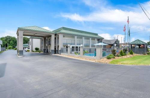 Monticello Hotel | Quality Inn & Suites Monticello