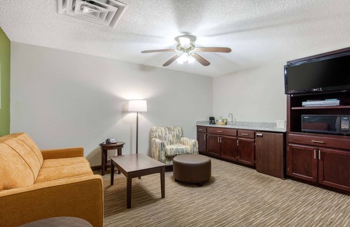 Mountain Home Hotel | Quality Inn & Suites Mountain Home North