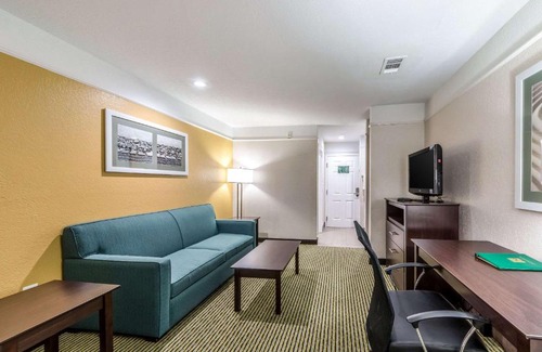 San Antonio Hotel | Quality Inn & Suites SeaWorld North