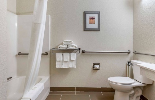 Bay City Hotel | Quality Inn & Suites