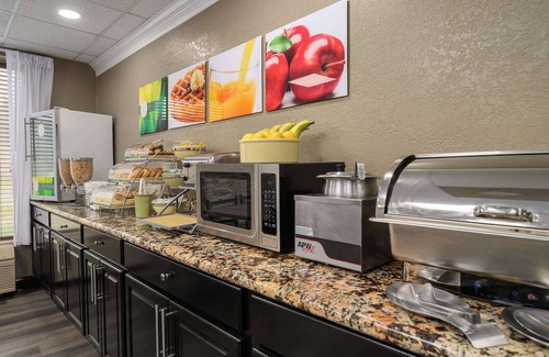 Lexington Hotel | Quality Inn & Suites