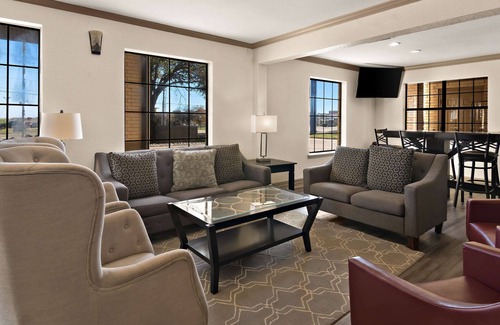Weatherford Hotel | Quality Inn & Suites