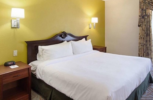Worcester Hotel | Quality Inn & Suites Worcester