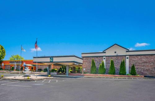 East York Hotel | Quality Inn & Suites York East