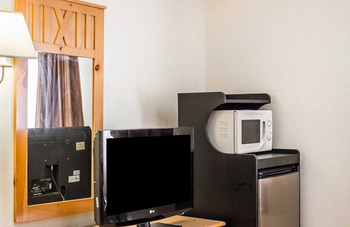 Elyria Hotel | Quality Inn