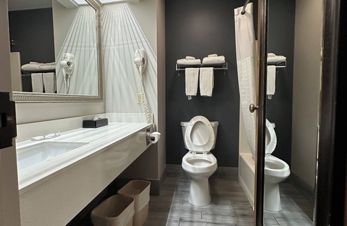 Hillsboro Hotel | Quality Inn