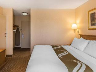 Perrysburg Hotel | Quality Inn