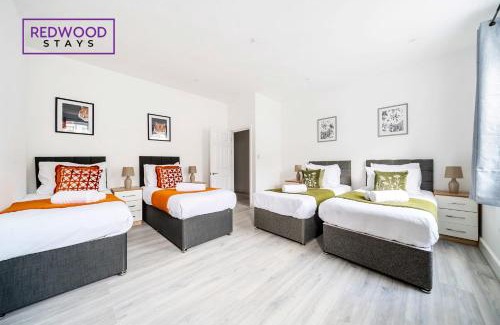 Rushmoor District Apartment | QUALITY SERVICED APARTMENTS IN ALDERSHOT TOWN CENTRE, FREE WiFi, ITS PERFECT FOR BUSINESS STAYS, FAMILIES, RELOCATIONS, EXTENDED STAYS, AND EMERGENCY ACCOMMODATION by REDWOOD STAYS