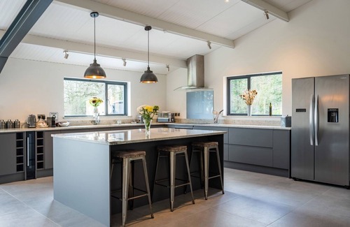 Honiton Cottage | QUANTOCK BARN, pet friendly, country holiday cottage in Honiton