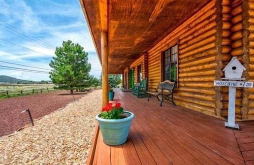 Williams Apartment | Quarter Horse Inn - Heather Room | Historic Inn | Fireplace | Walk to Downtown & Rail Station