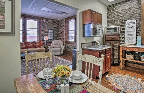 Ponchatoula Apartment | Quarters Above Courtyard-Near Strawberry Festival!