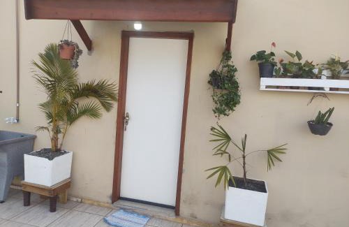 Holambra House | QUARTO CONFORTAVEL COM GARAGEM