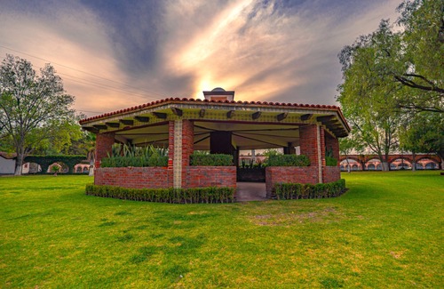 San Martin de las Piramides Hotel | Queen suite, Teotihuacan Gem + Pyramids, Hot Air Balloon Ride