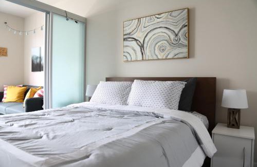 Lower Queen Anne Apartment | Queen Anne Abode - 1 Block from CPA! - Free Parking!