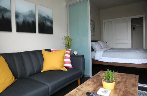 Lower Queen Anne Apartment | Queen Anne Abode - 1 Block from CPA! - Free Parking!