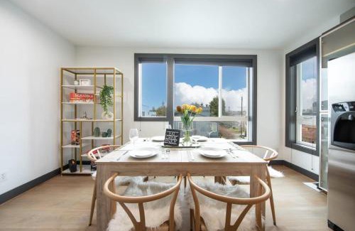 East Queen Anne House | Queen Anne Modern Family Home Free Parking - SLU - Gym