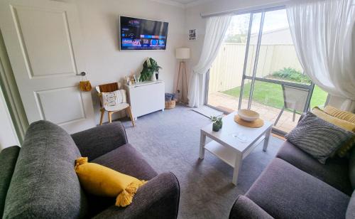 Quinns Rocks Apartment | Queen bed apartment- No sharing, your very own space