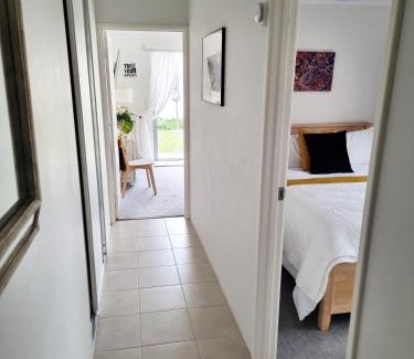 Quinns Rocks Apartment | Queen bed apartment- No sharing, your very own space