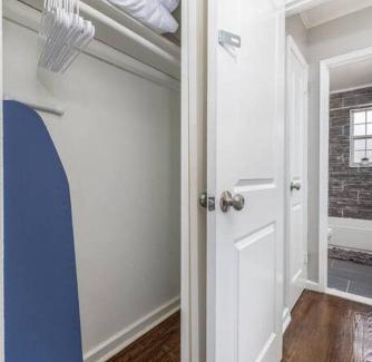 West Hartford Apartment | Queen Bed Apt in West Hartford