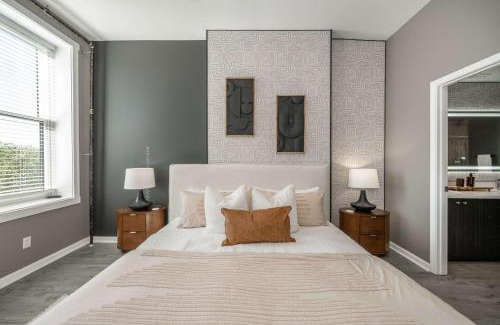 Mount Auburn Apartment | Queen City Views 4 Chic Apt