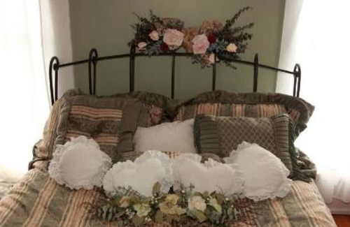 San Angelo Bed & Breakfast | Queen Ensuite with Garden View at Music Garden Mansion