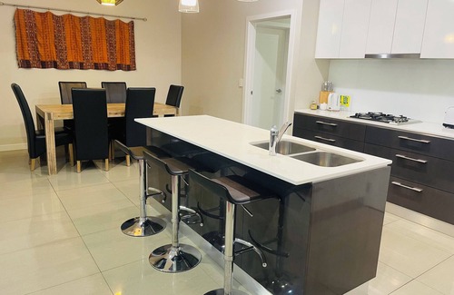 Woodville South House | Queen Lizzy Townhouses - 6A
