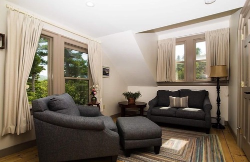 Keene Bed & Breakfast | Queen Room with Mtn Views