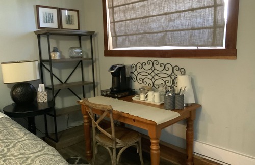 Willow Glen House | Queen studio, sleeps 2 people