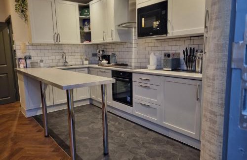 West Kensington Apartment | Queens View
