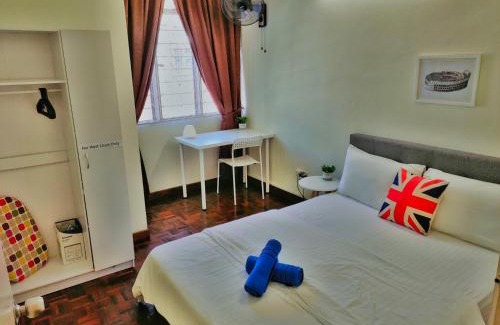 Kampung Sungai Nibong House | Queensbay Mall, Up to 6 Pax, 3 Bedrooms, 2 Bathrooms, 1 Car Park by Star Home