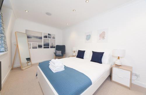 West End Apartment | Queensferry Street Lane - Fantastic 2 BR City Centre Mews House with free secure parking!