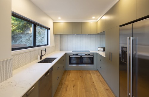 Frankton Villa | Queenstown Lake & Mountain Magic