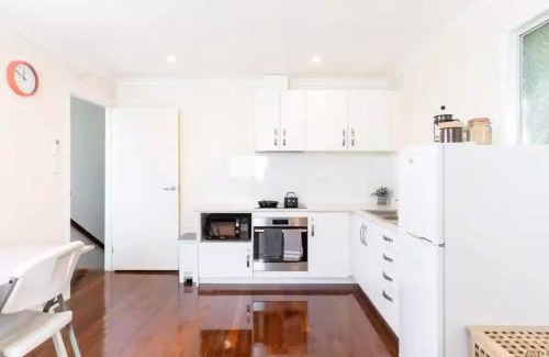 Nudgee Beach House | Quiet 2 bed home with Private Patio in Quaint Village
