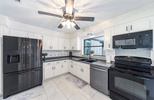 Cape Coral House | Quiet 2+ bedroom with sleep in Florida room, pool, spa and Gulf Access!