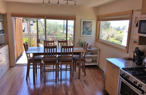 Northside House | Quiet 2100 sq ft home, 4 blocks to Cal campus, 5 to North Shattuck, great views