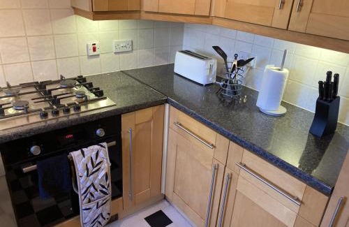Bingham House | Quiet 3 bed semi with off street parking