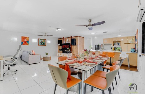 Springfield Lakes House | Quiet 5 bedrooms House located Springfield lake