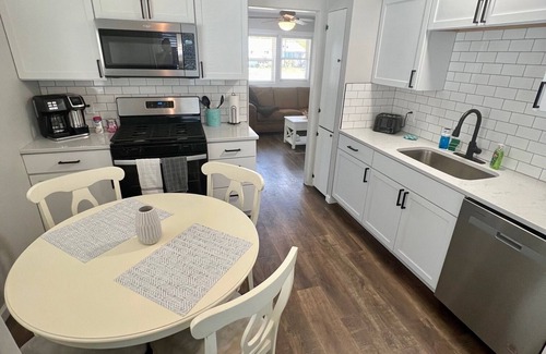 South Bend House | Quiet 5-bedroom Retreat - Walk to Notre Dame