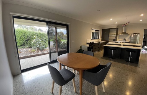 Drysdale House | Quiet and easy spot to stay and explore the northern Bellarine!
