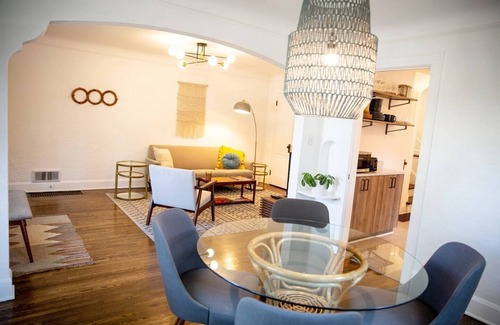 Union Park Cottage | Quiet and Modern Designed Cottage in St Paul