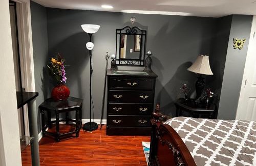 Bolingbrook House | Quiet and spacious Room1