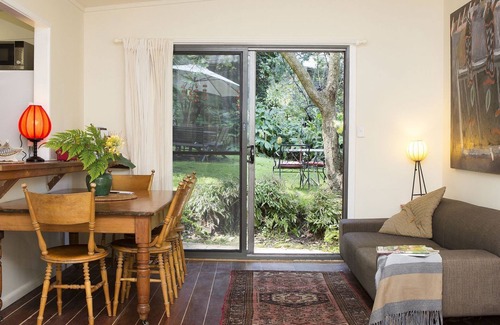 Coledale House | Quiet and Tranquil Setting & Comp Bottle of Wood Park Wine