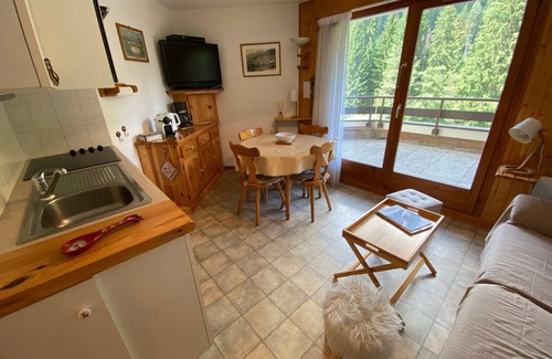 Chatel Apartment | Quiet apartment 900m from Châtel center with terrace and parking