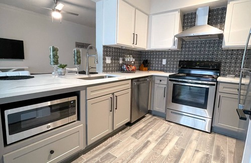 Braeswood Place Apartment | Quiet Apartment Perfect for couples or small group trips! Perfect for relaxation