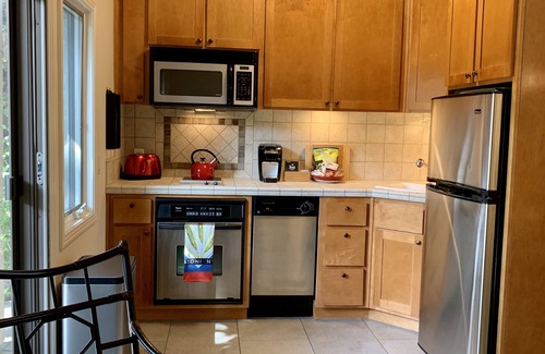 East Sacramento House | Quiet, Beautiful, East Sacramento Oasis - Walk to Coffee, Restaurants and Shops
